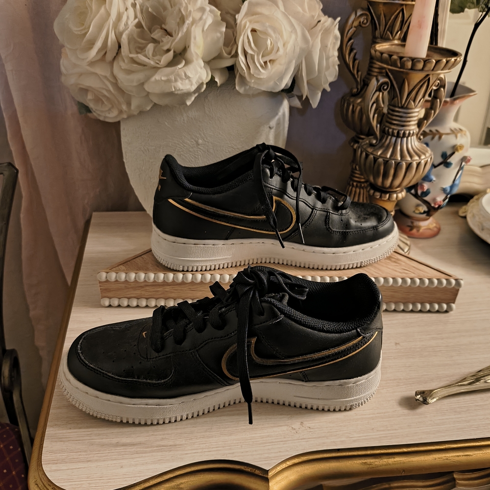 Nike Air Force 1 BlackMetallic Swoosh